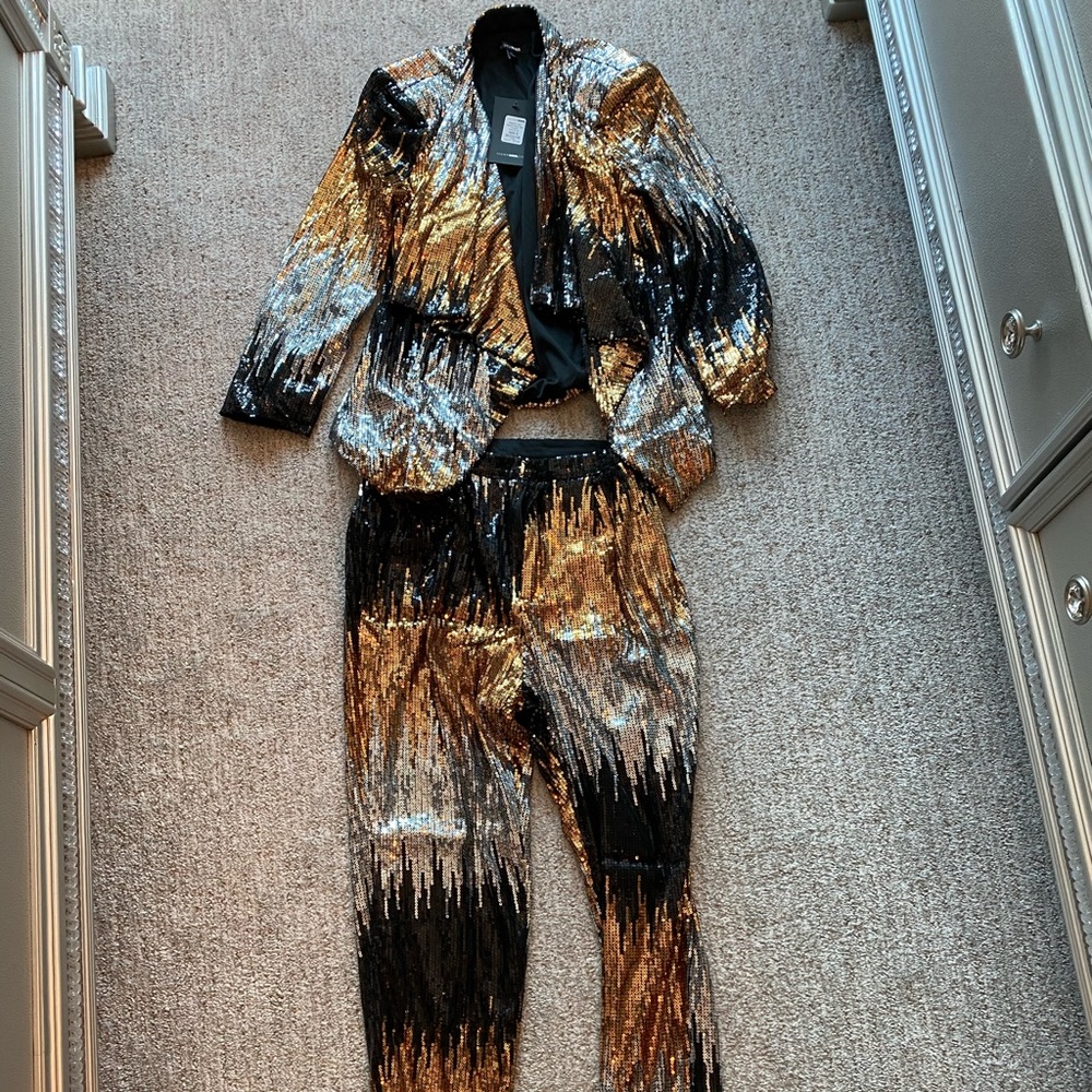 2-Pc Sequined Suit, Sz Sm